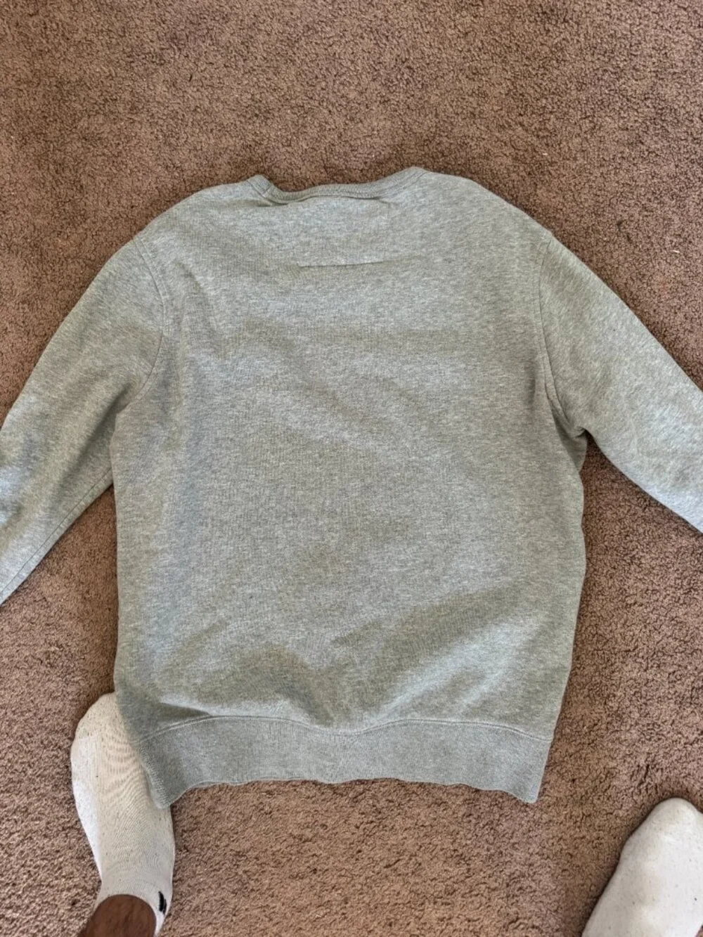 Banana Republic Crewneck Size Medium but fits a small.